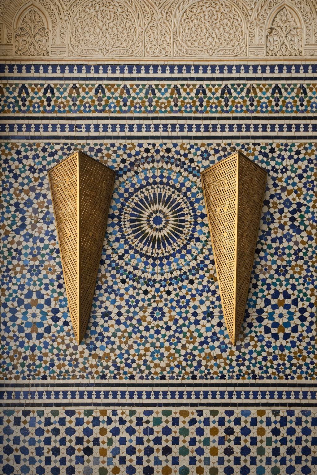 Applique murale triangle en cuivre