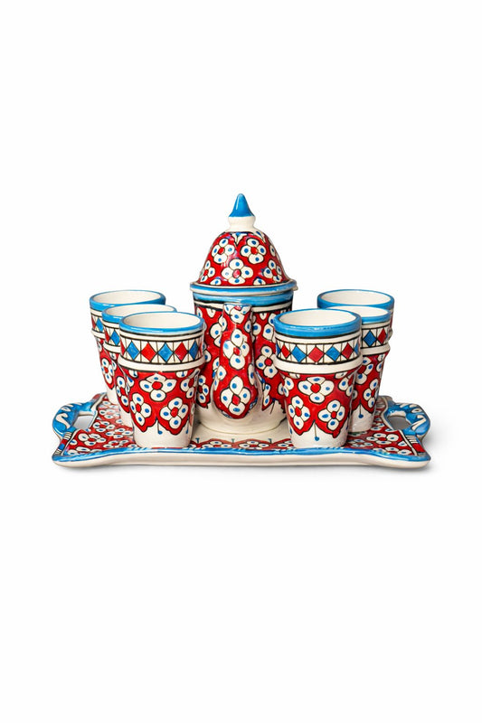 Petite théière traditionnelle en poterie faite main
