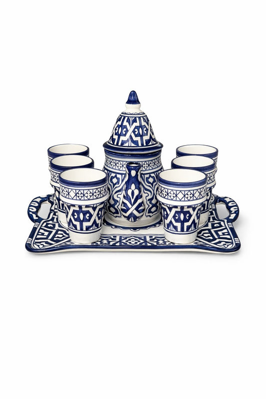Petite théière traditionnelle en poterie faite main