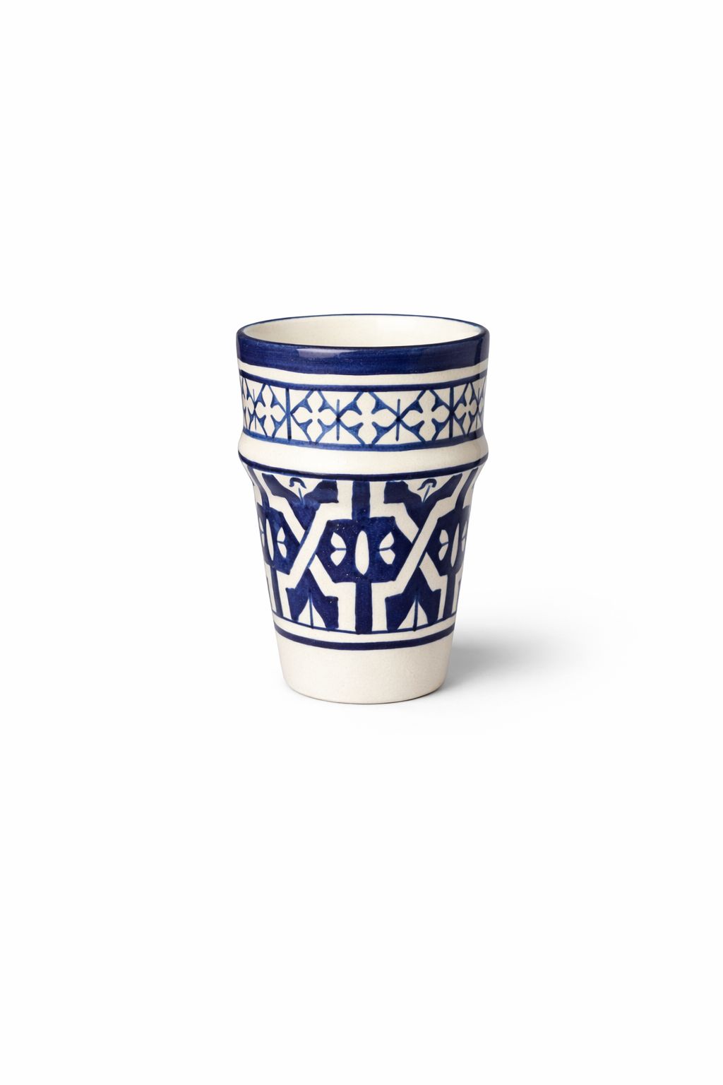 Petite théière traditionnelle en poterie faite main